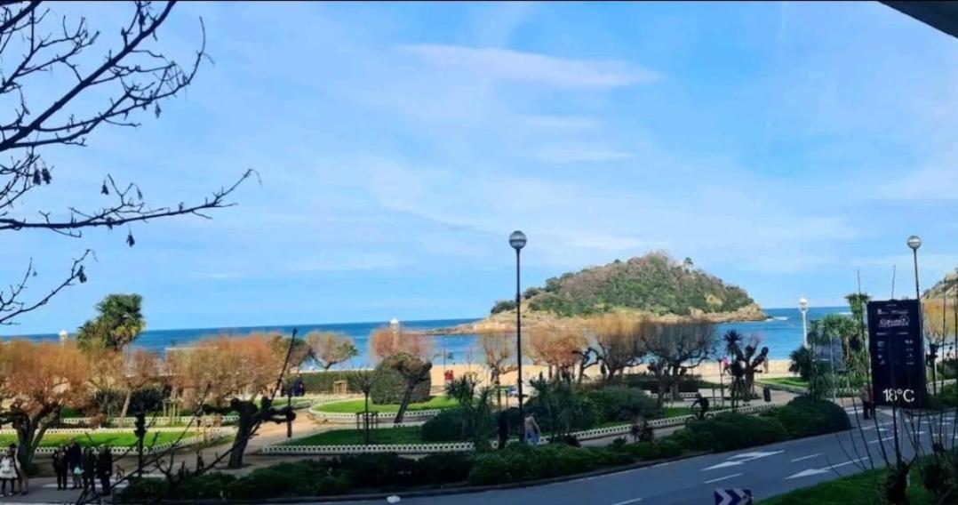 Homestay Privadas En Piso Frente A Playa Ondarreta, Bano Compartido *