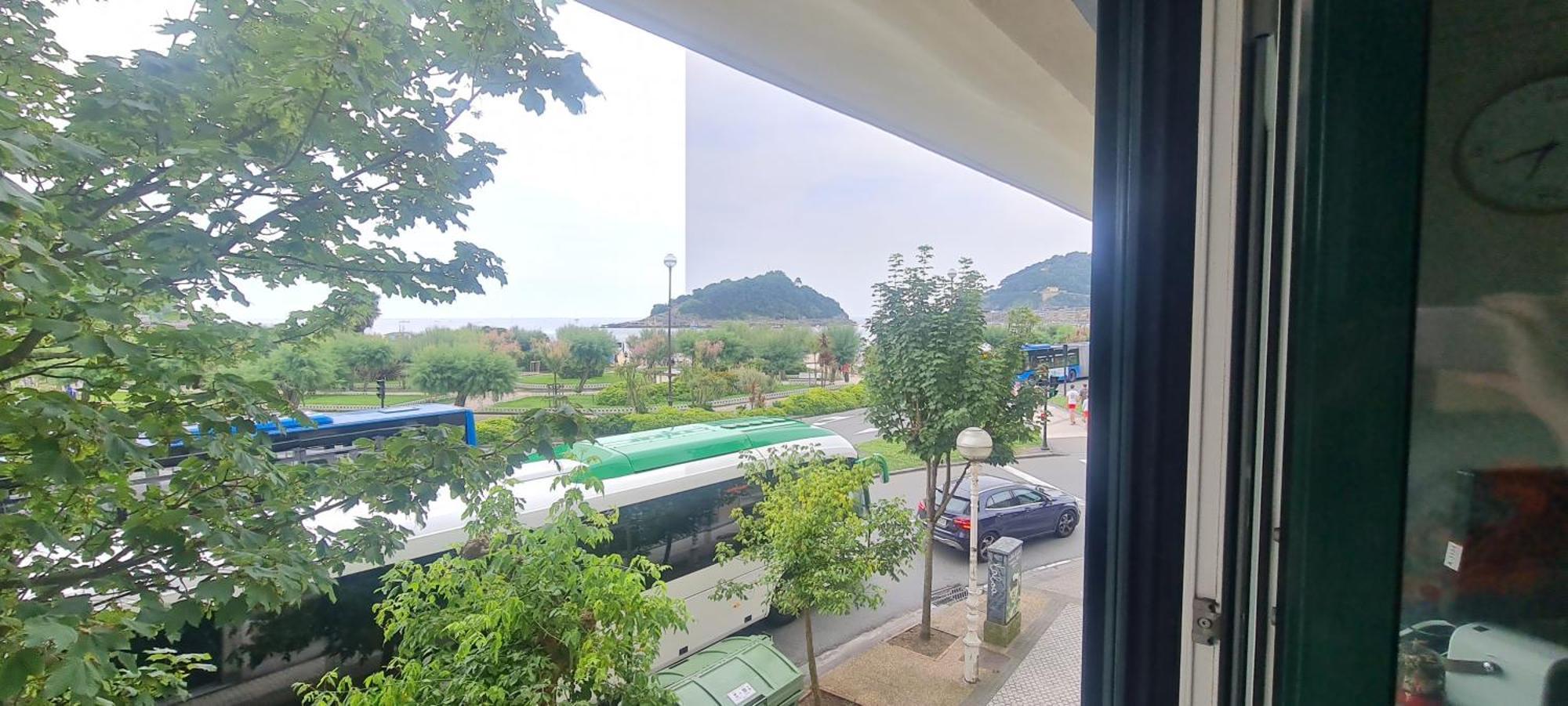 Privadas En Piso Frente A Playa Ondarreta, Bano Compartido San Sebastian