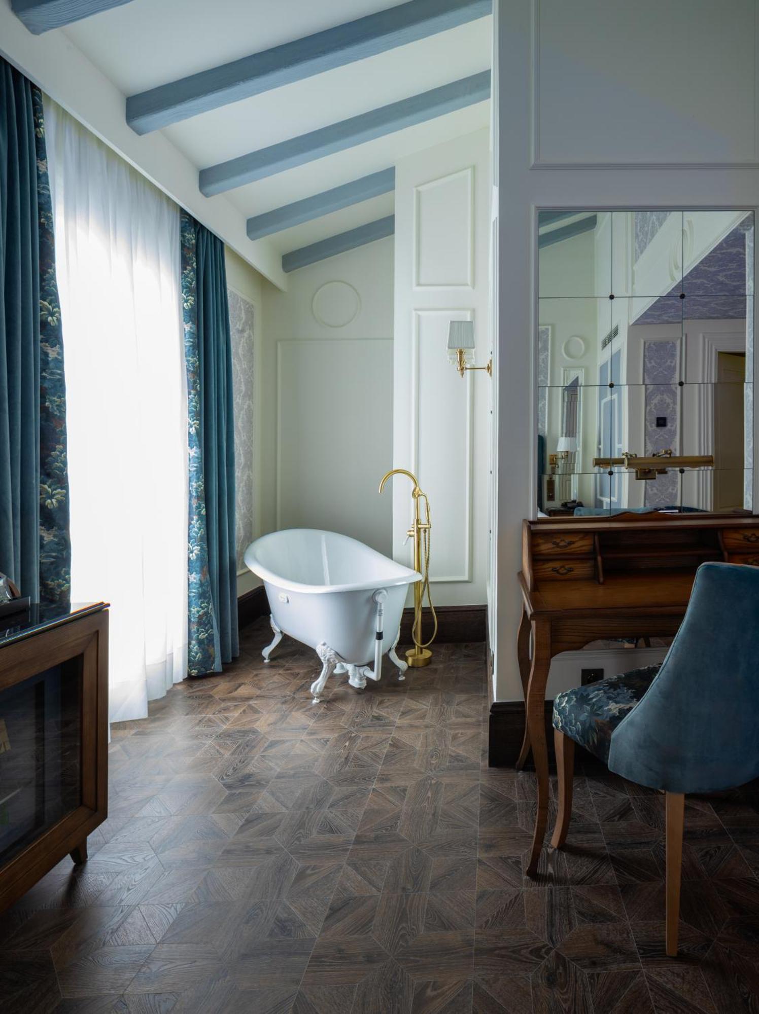 Luze Boutique Hotel