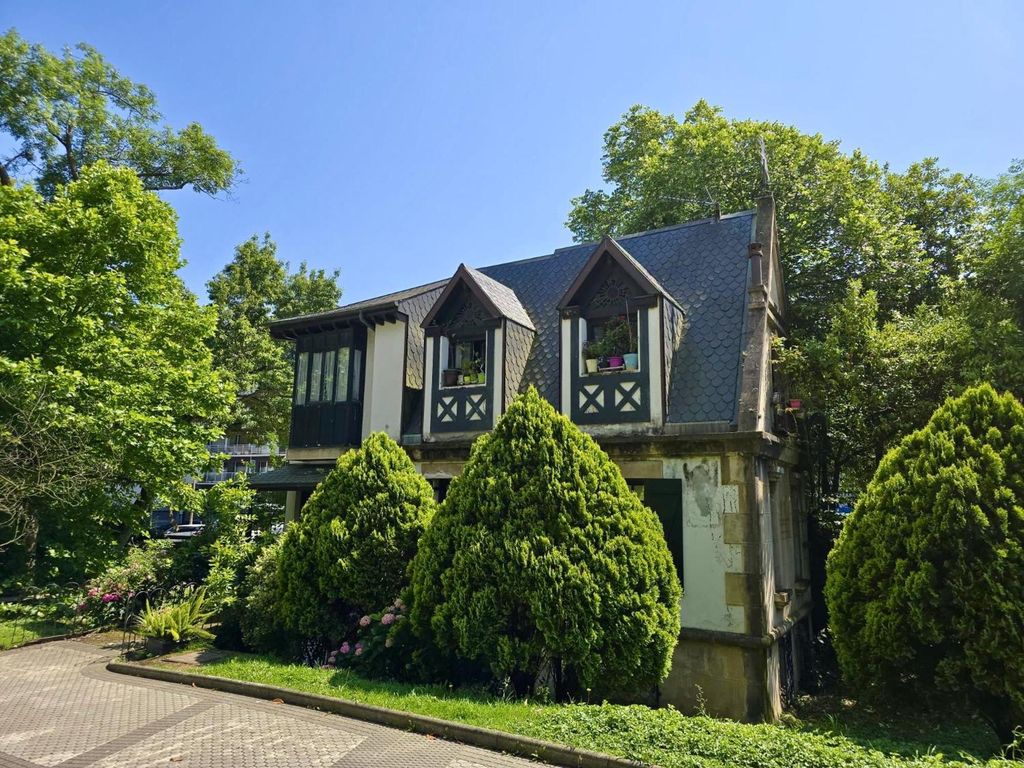 La Casa De La Brujita With Ac License Ess02999 *
