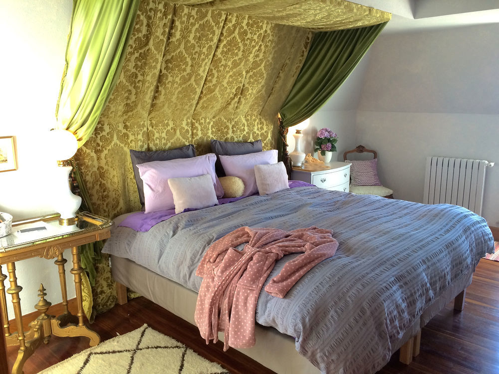 Far Out Homestay *