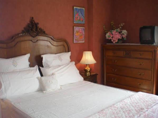 Isabella Hotel *