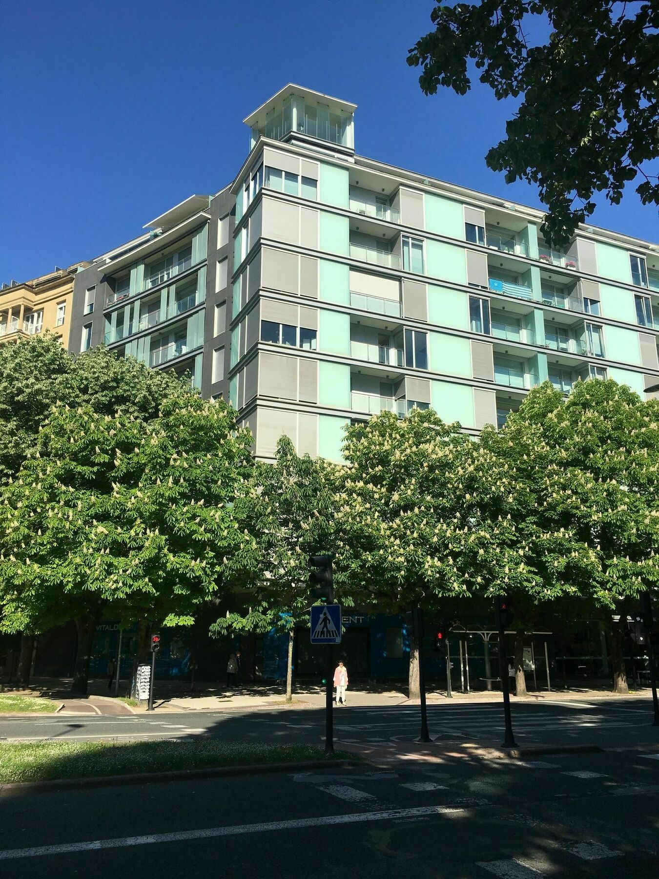 Amara Astoria-luxury Apartment