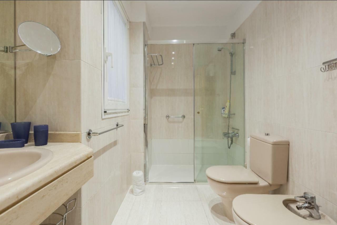 Ondarreta Beach&terrace Apartment *