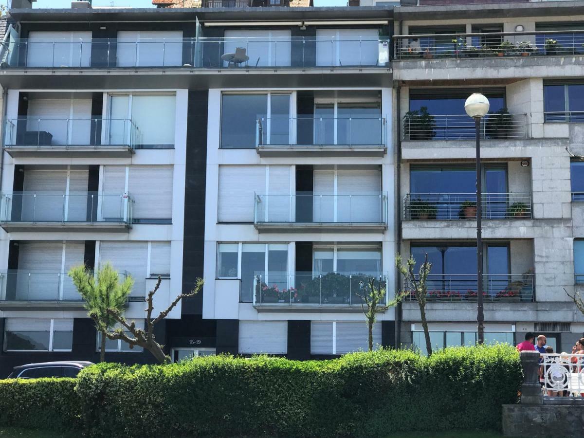La Madame On La Concha Beach, Seaview