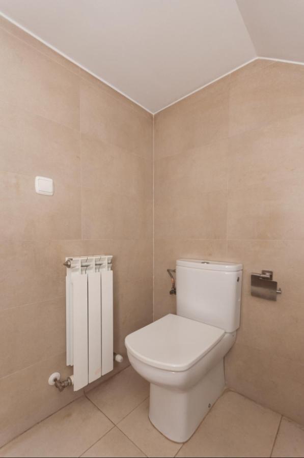 Ulia A - Local Rentss Apartment *