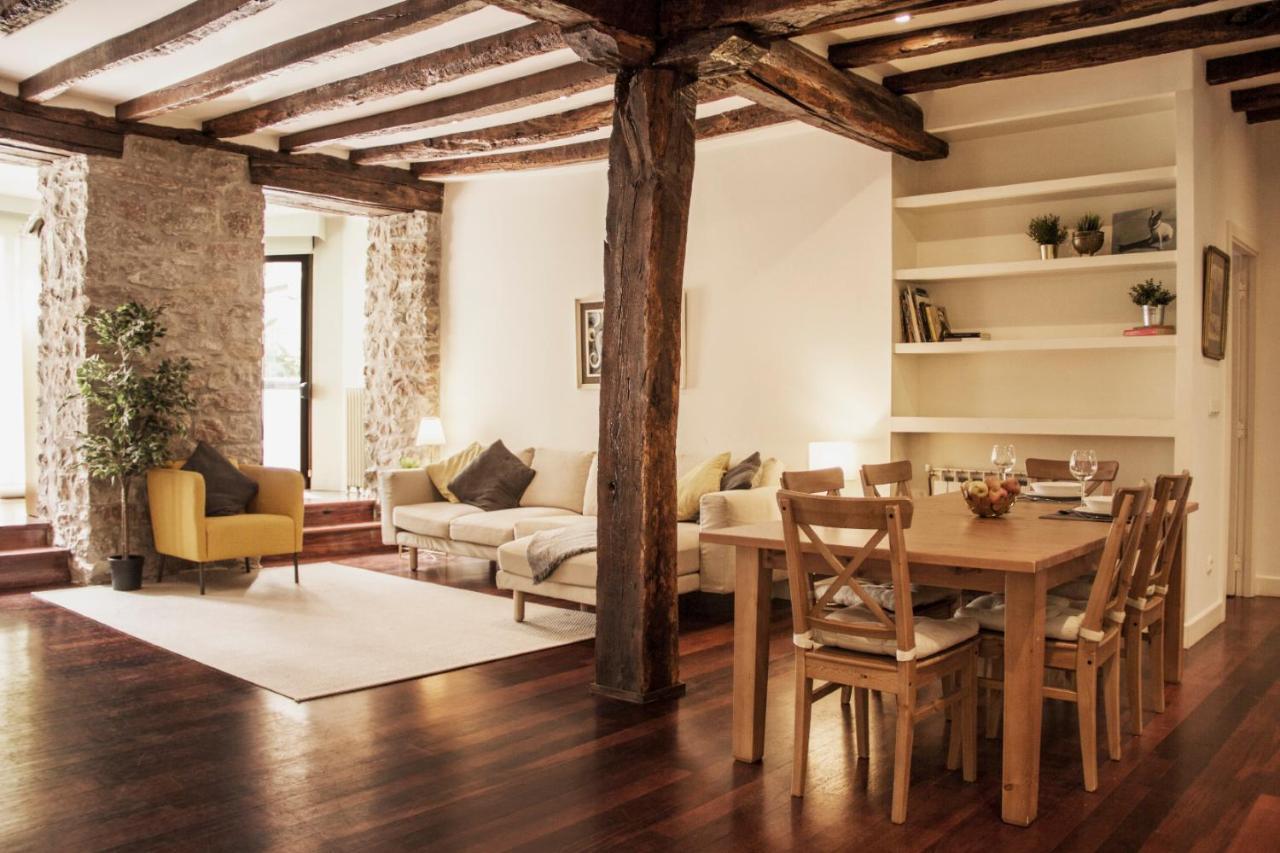 Apartment Central, Spacious And Authentic Family *