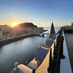Deluxe Apt-Views To Historic Maria Cristina Hotel