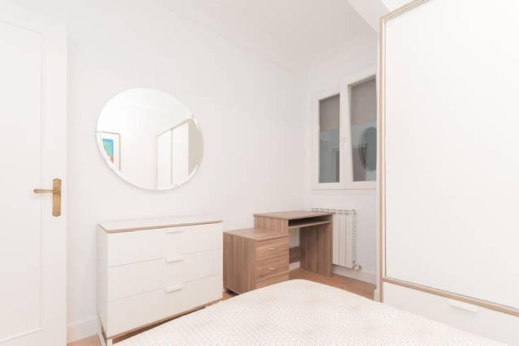 Luminosa Y Con Terraza: Playa Surf Cine Ess01935 Apartment *