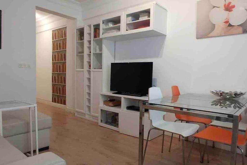 Luminosa Y Con Terraza: Playa Surf Cine Ess01935 *