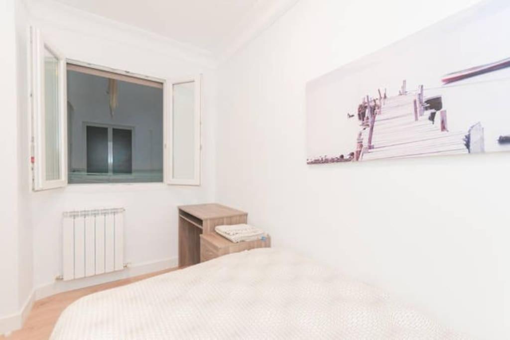 Apartment Luminosa Y Con Terraza: Playa Surf Cine Ess01935 San Sebastian