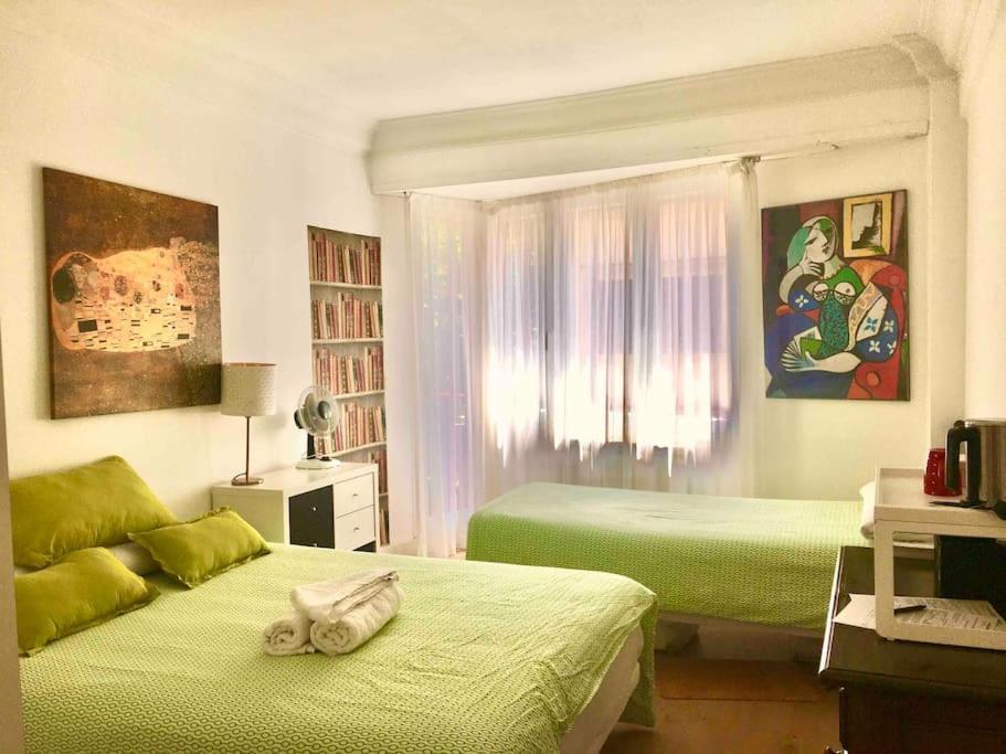 Apartment Luminosa Y Con Terraza: Playa Surf Cine Ess01935