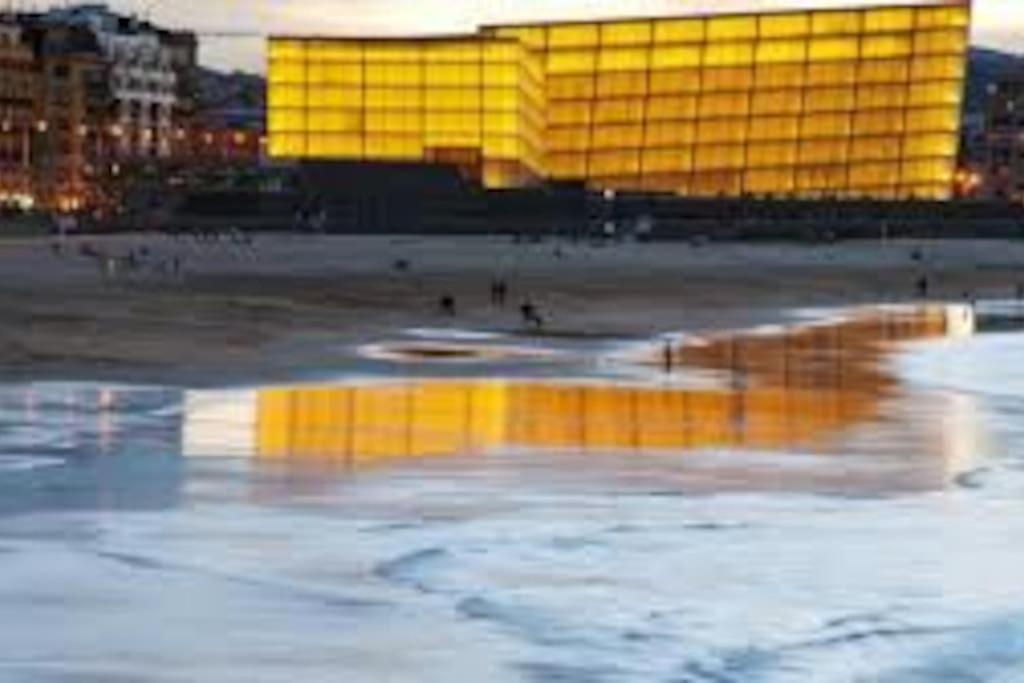 Apartment Luminosa Y Con Terraza: Playa Surf Cine Ess01935 *