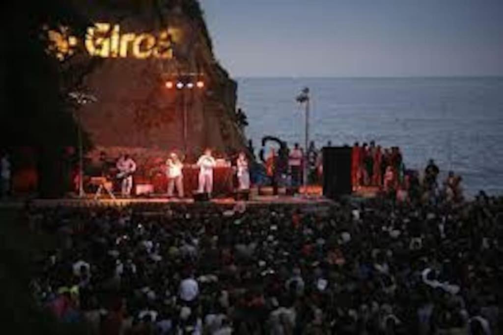 Luminosa Y Con Terraza: Playa Surf Cine Ess01935 Apartment *