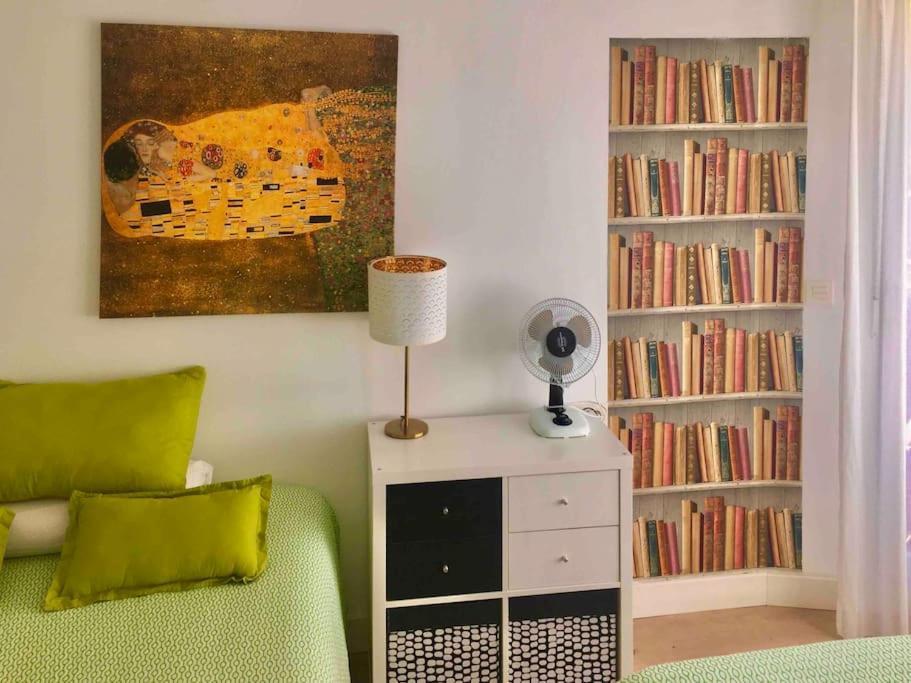 Apartment Luminosa Y Con Terraza: Playa Surf Cine Ess01935 San Sebastian