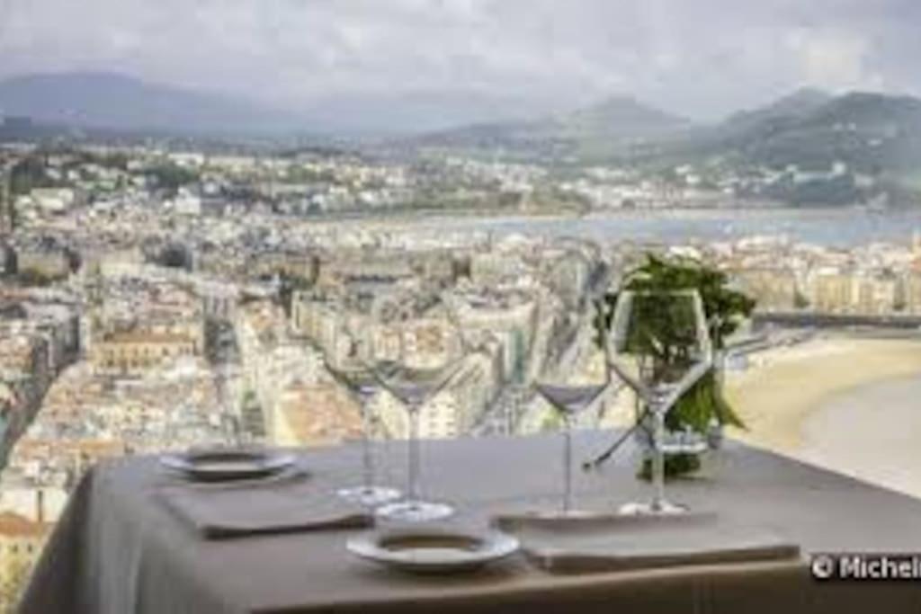 Luminosa Y Con Terraza: Playa Surf Cine Ess01935 San Sebastian