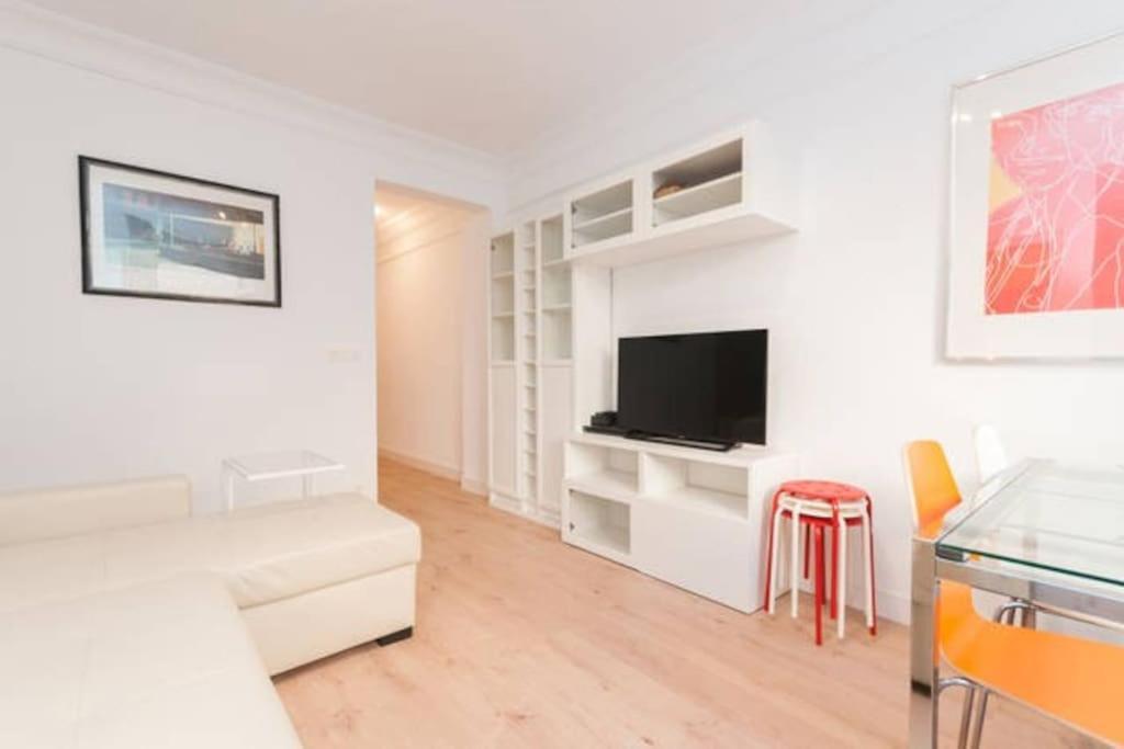 Luminosa Y Con Terraza: Playa Surf Cine Ess01935 Apartment
