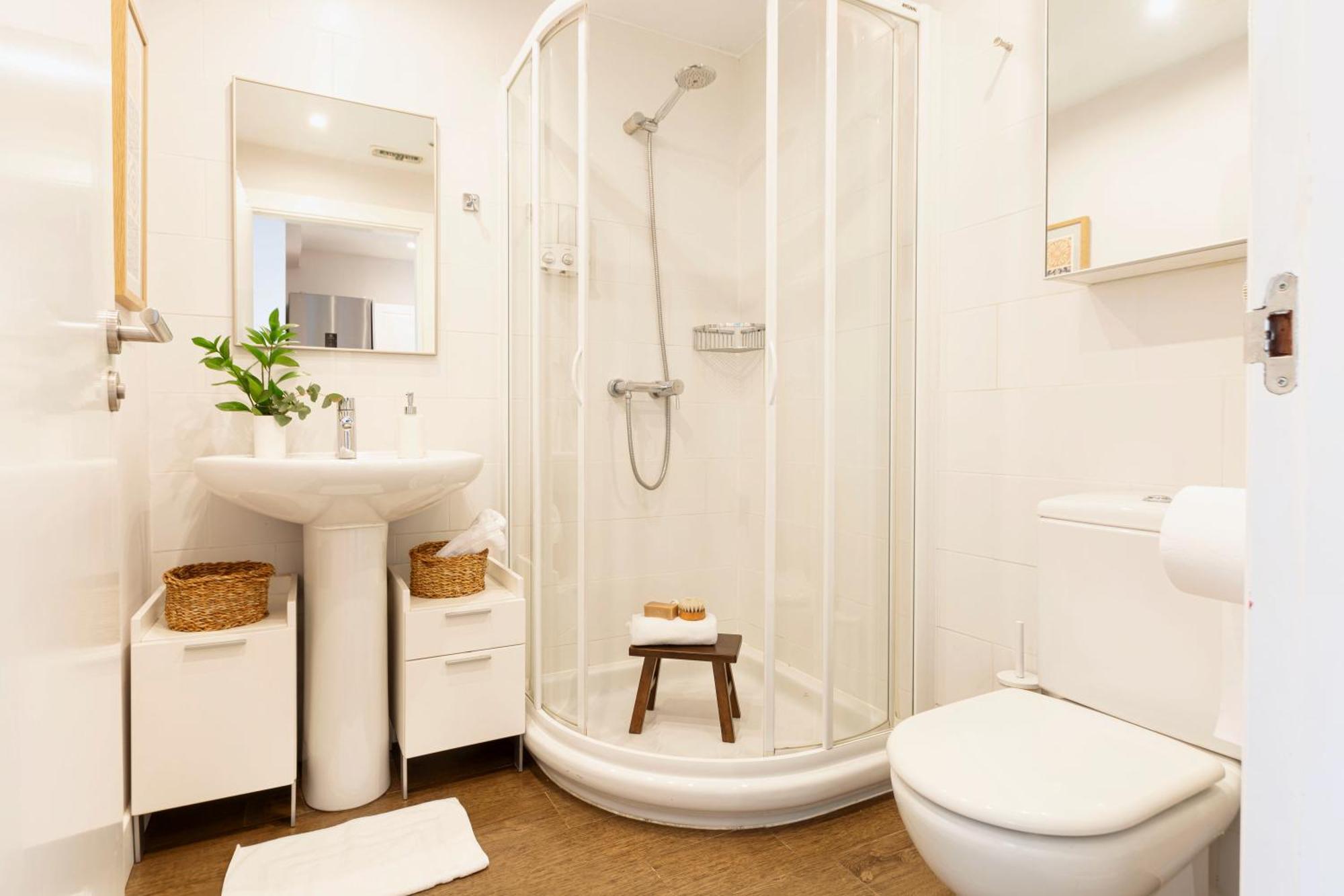 Heart Of San Sebastian⎮walk Score 99⎮3 Baths Apartment