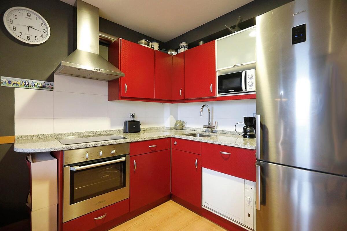 Bright 2 Bedrooms And 2 Bathrooms, Balcony And Views Apartment