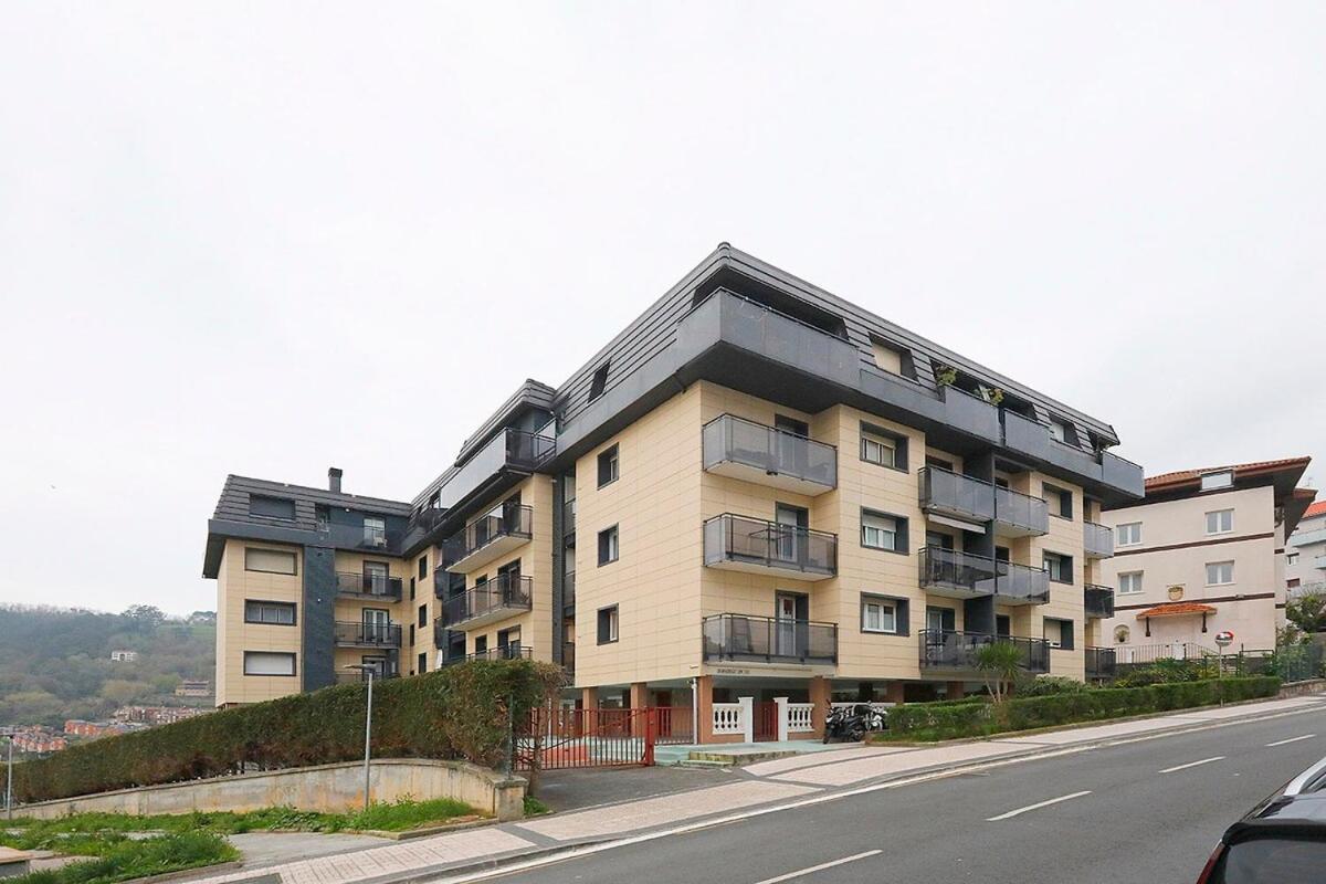 Apartment Bright 2 Bedrooms And 2 Bathrooms, Balcony And Views *