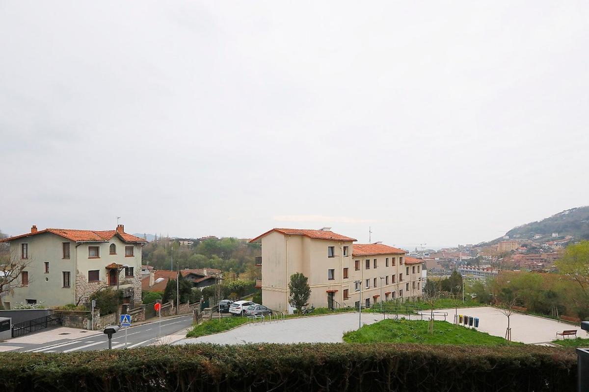 Bright 2 Bedrooms And 2 Bathrooms, Balcony And Views Apartment *